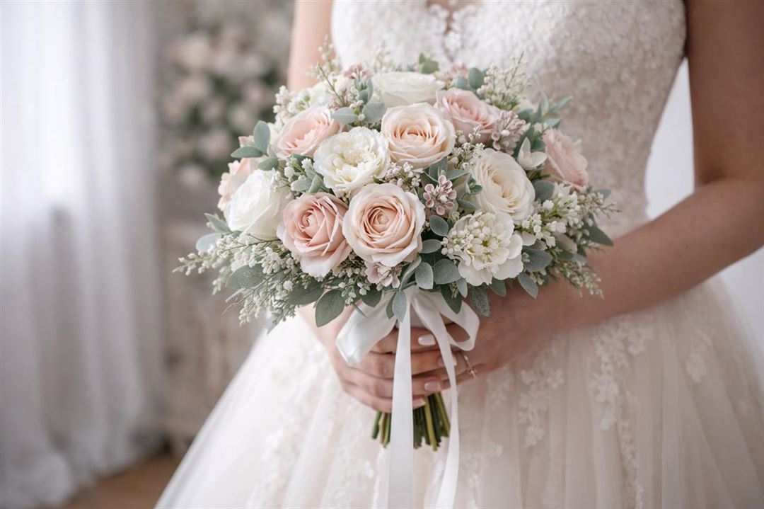 Kunstig brudebuketter - en holdbar løsning til den perfekte dag